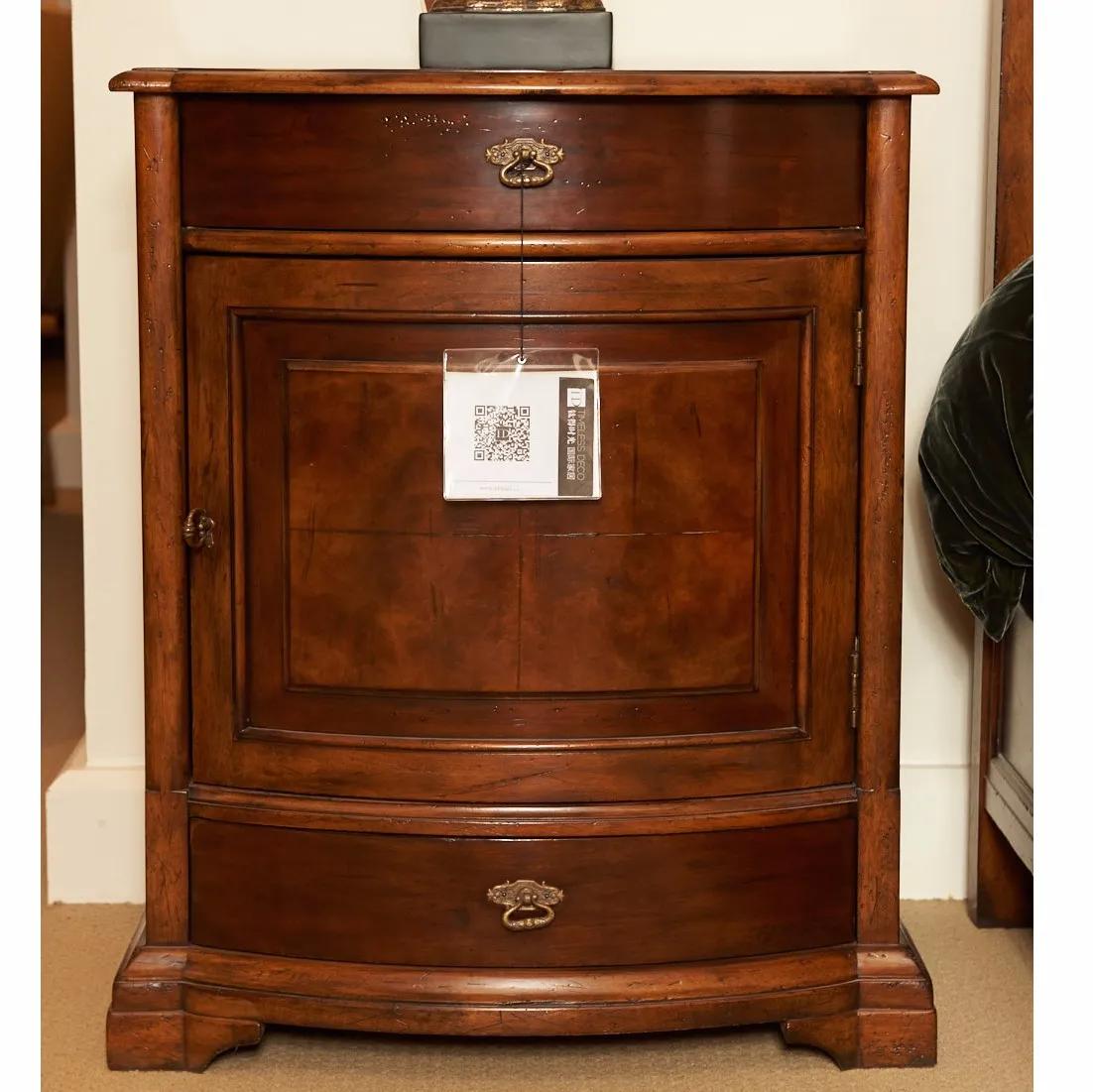 HENREDON 床头柜 1