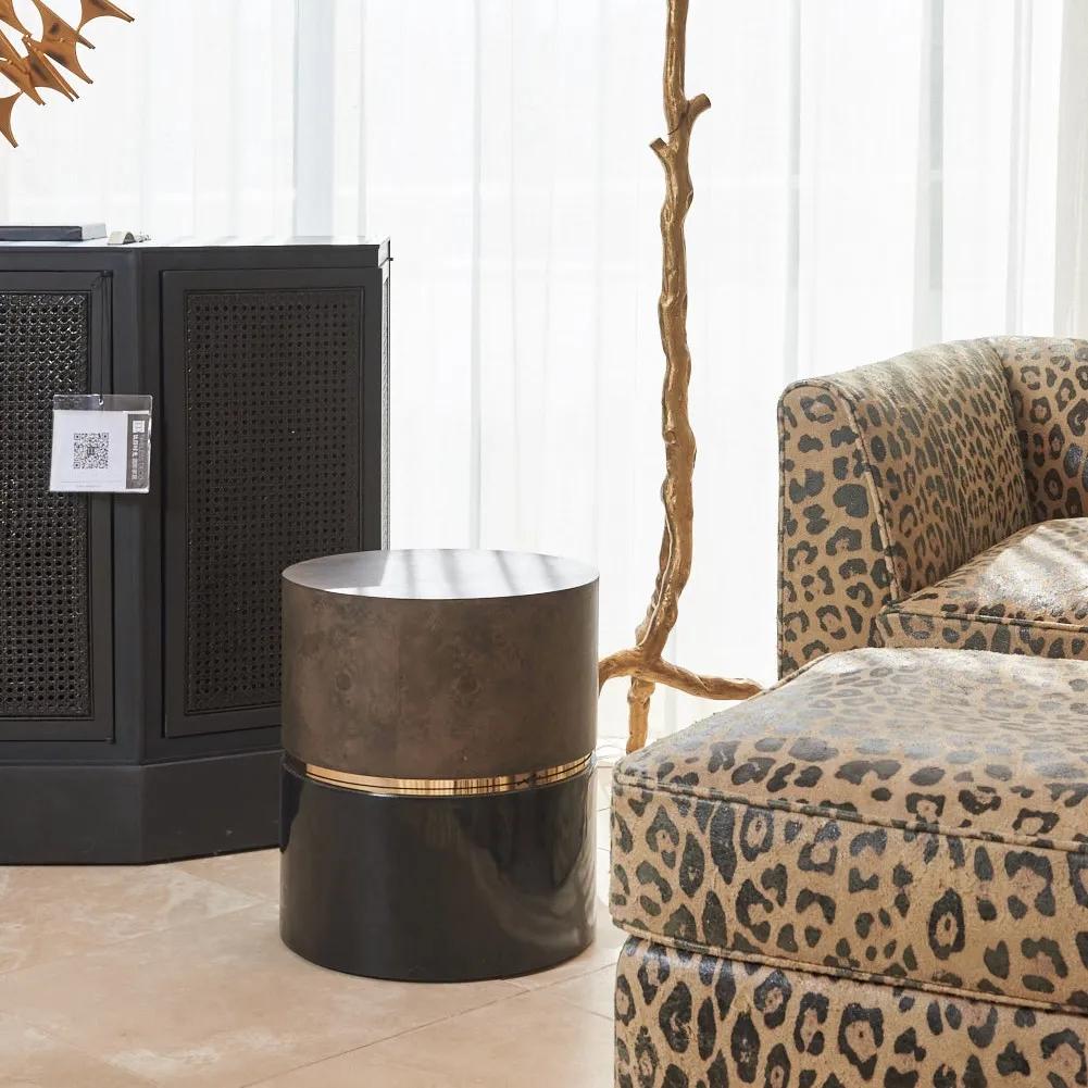 GROUNDED ACCENT  边几