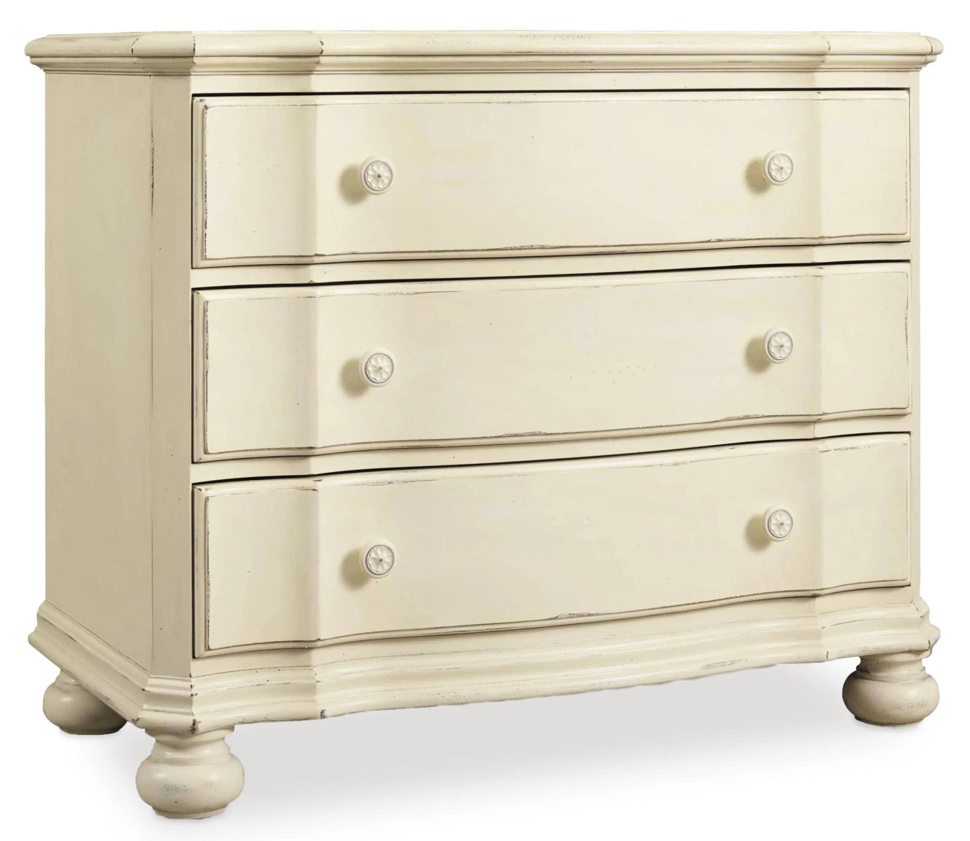 Hooker Furniture Bedroom Sandcastle Bachelor Chest