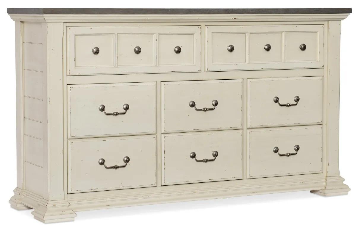 Hooker Furniture Bedroom Sturbridge Eight-Drawer Dresser