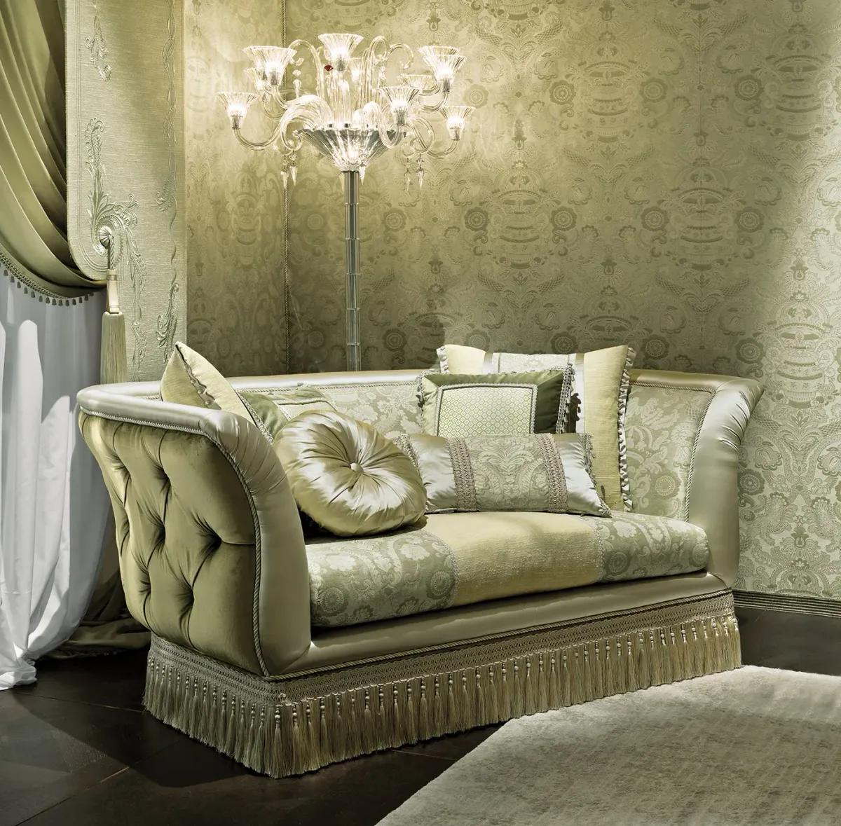 Antigua armchair with capitonnè back