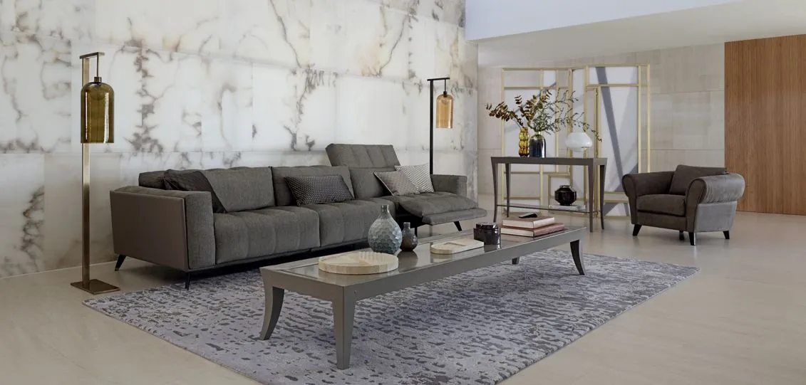 CONFIDENCE 5-SEAT SOFA