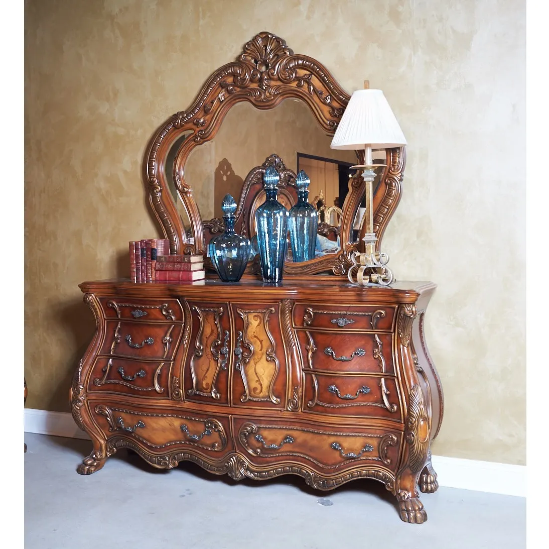 Michael Amini 梳妆台