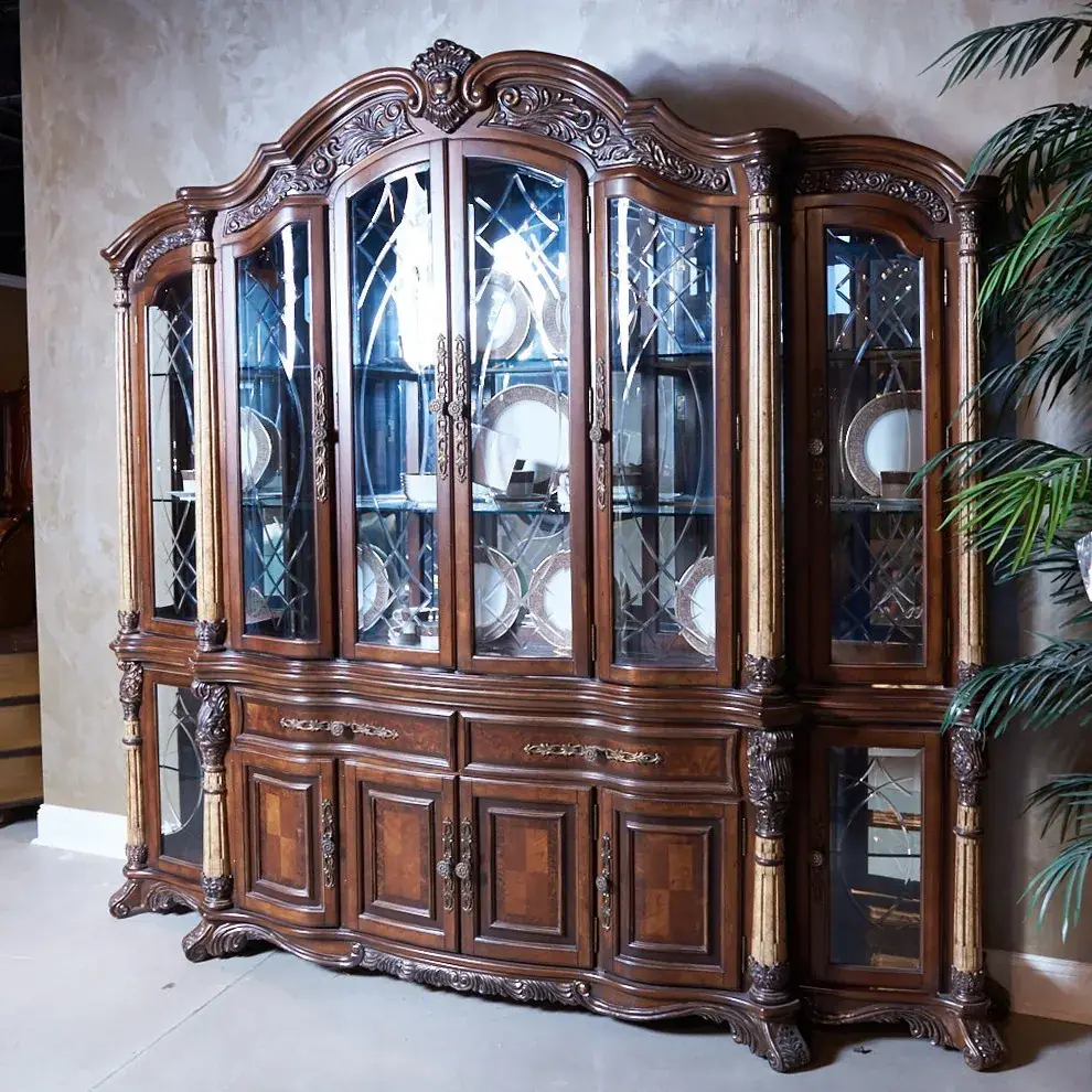 Michael Amini 陈列柜