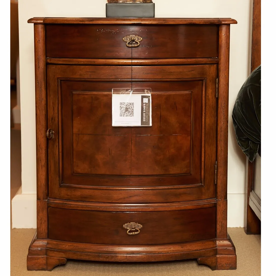 HENREDON 床头柜 1