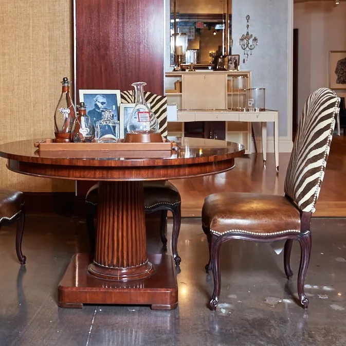 MAYFAIR CENTER 桌子