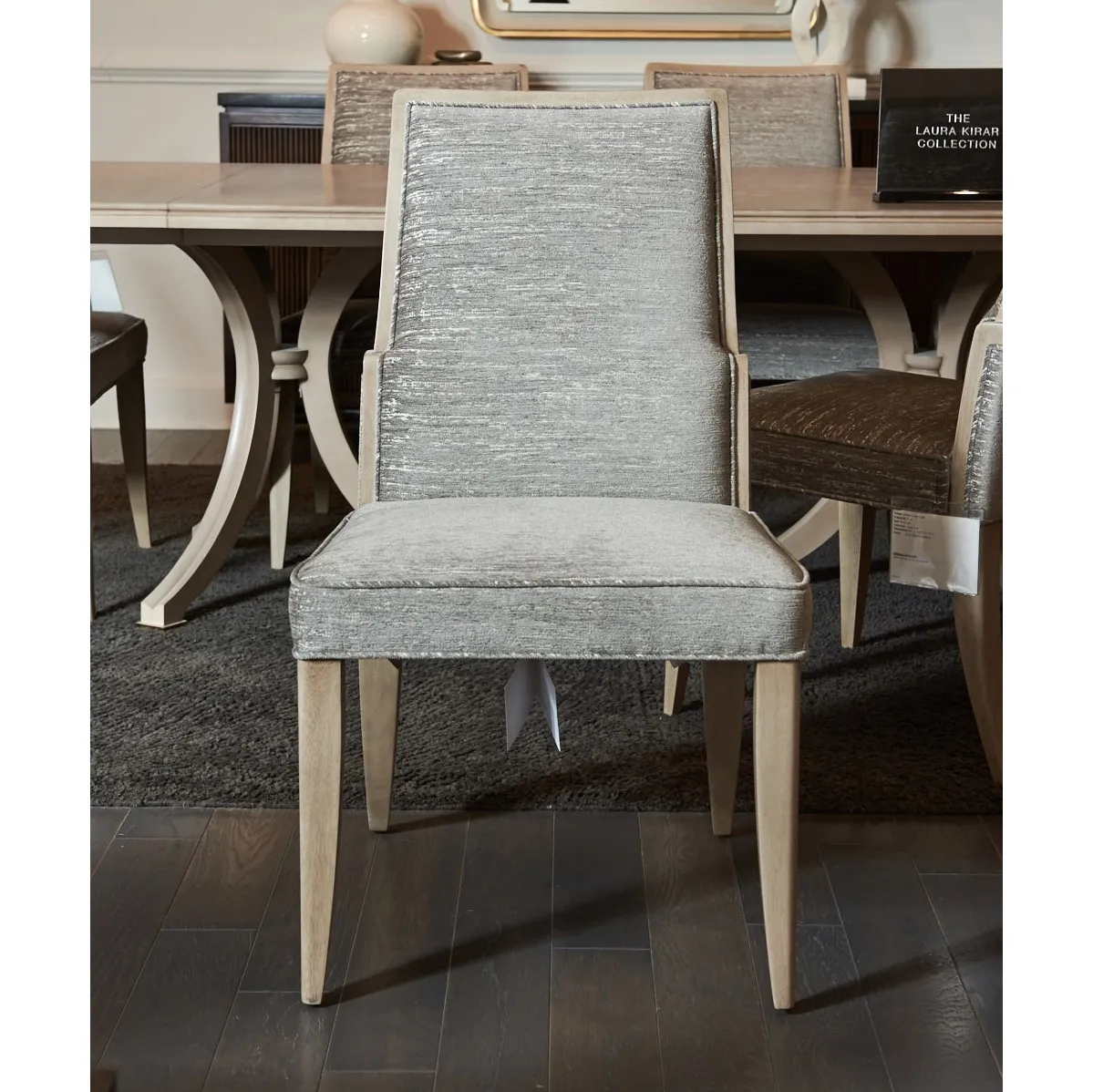 Baker ABRAZO 餐边椅