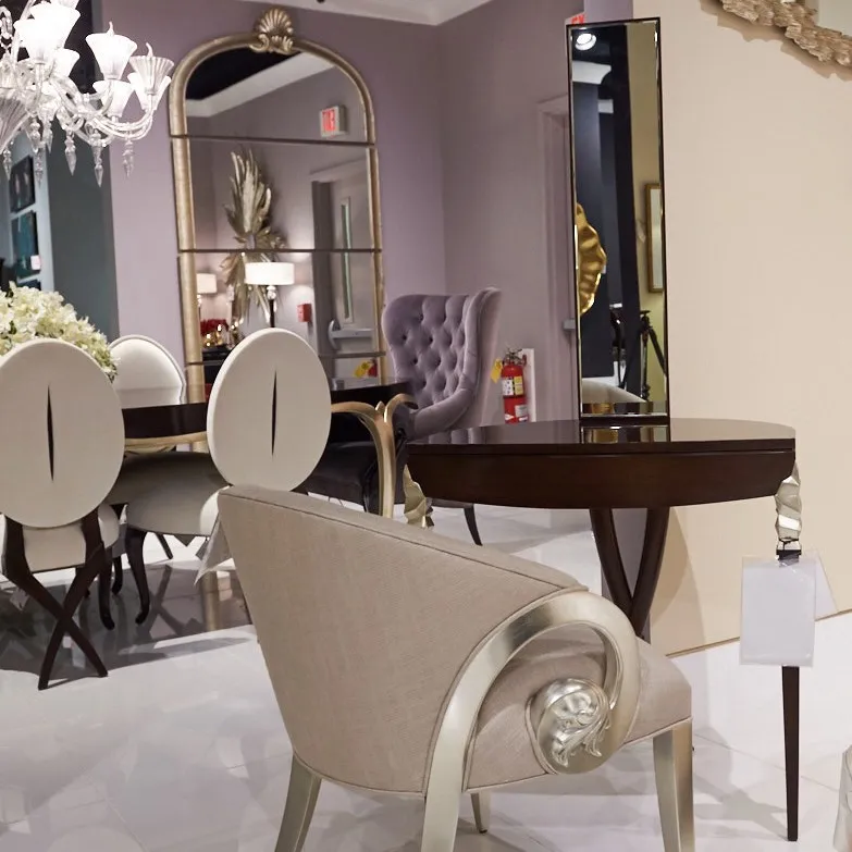 STATUESQUE 梳妆台