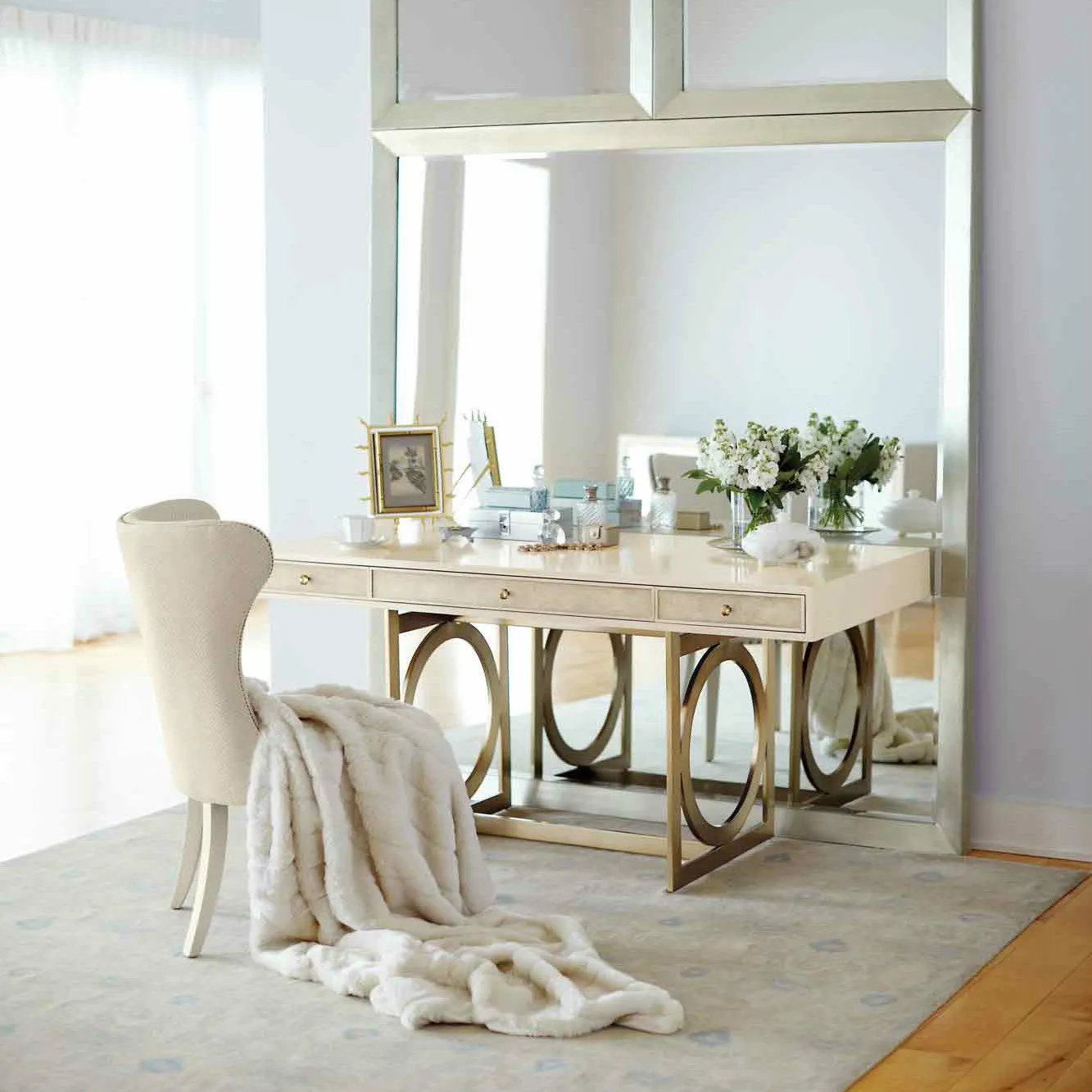 Salon Upholstered Wing Dining Chair 