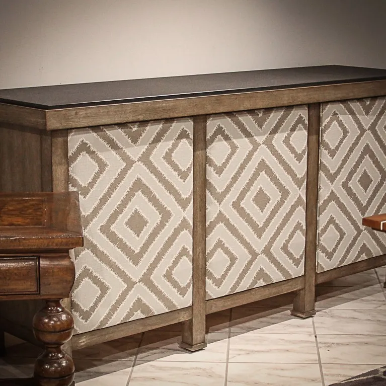 Slate Grey Upholstered Door餐桌