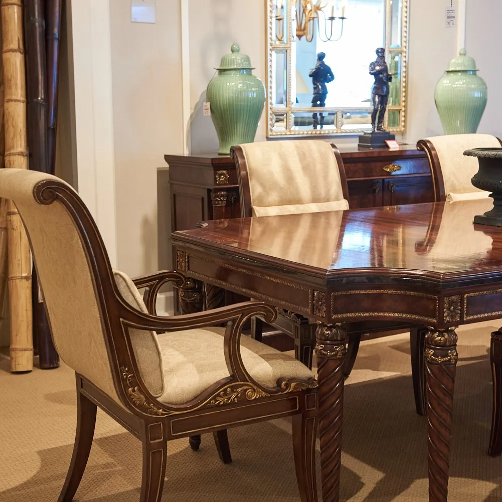 DINING TABLE  餐桌