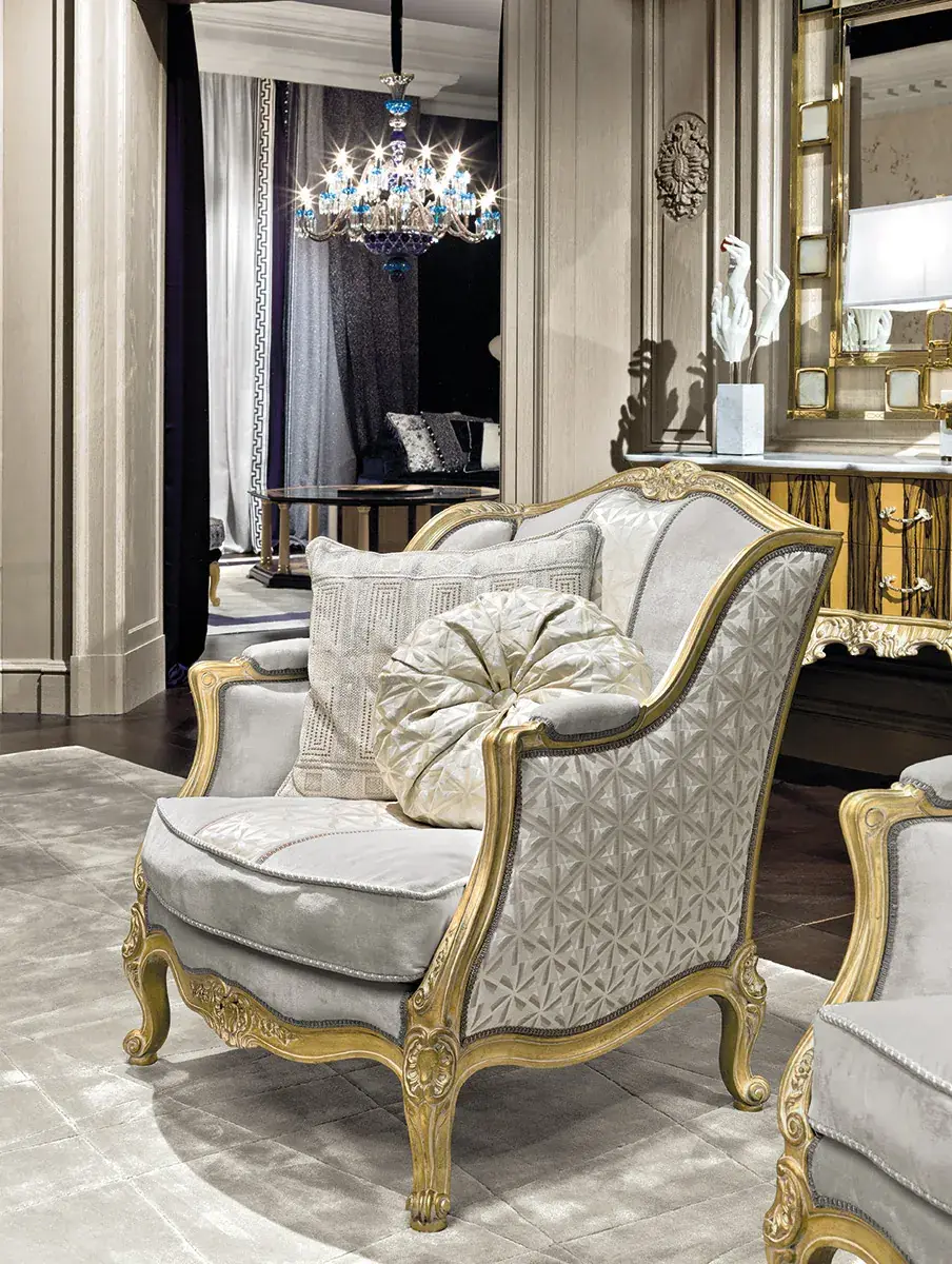 Black laquered Showcase 