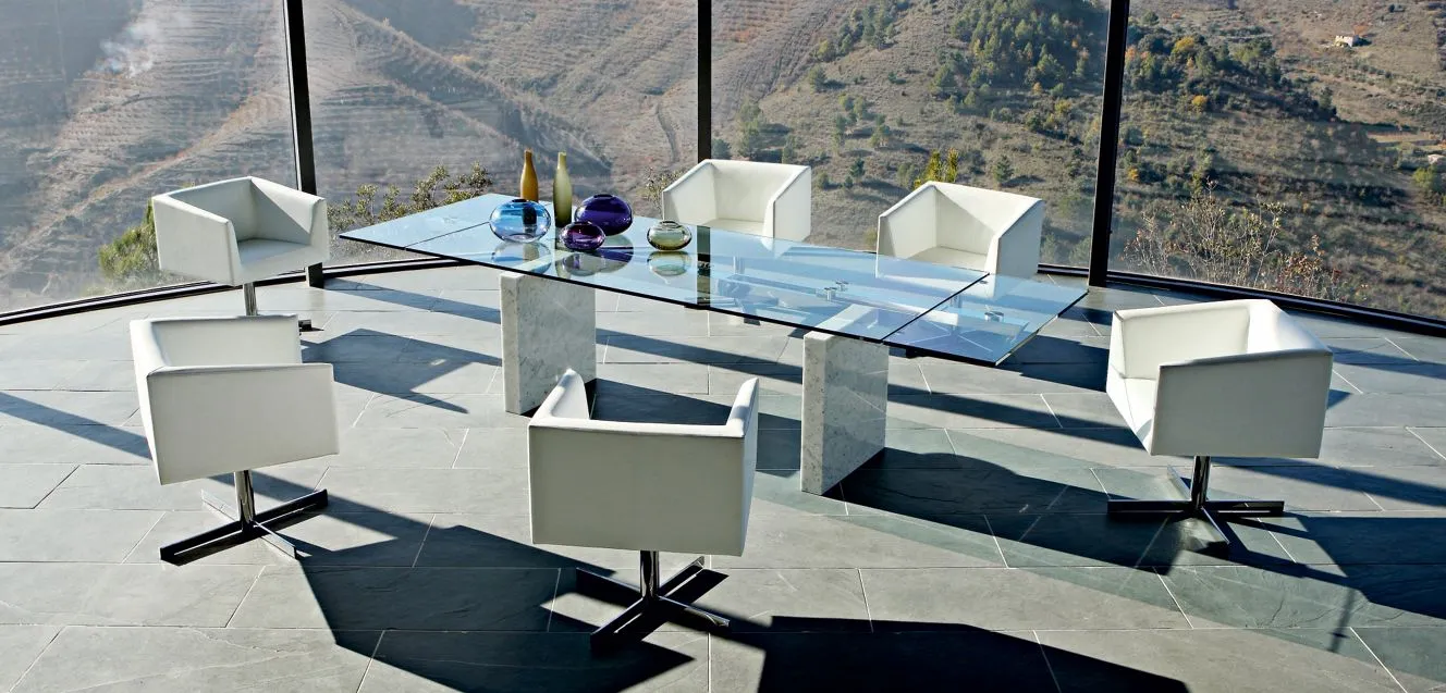 GORAN SWIVEL ARMCHAIR