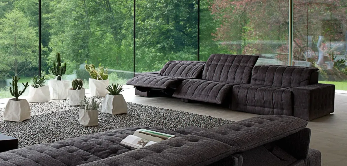 INTERVIEW  LARGE 3-SEAT SOFA