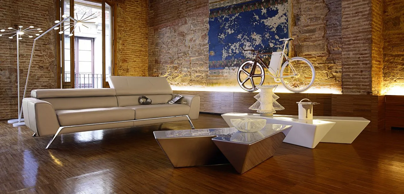 TARMAC COCKTAIL TABLE