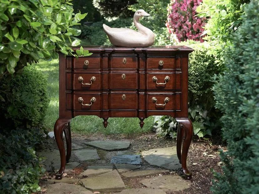 萨福克短脚衣橱