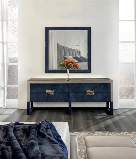 Orwell chest table